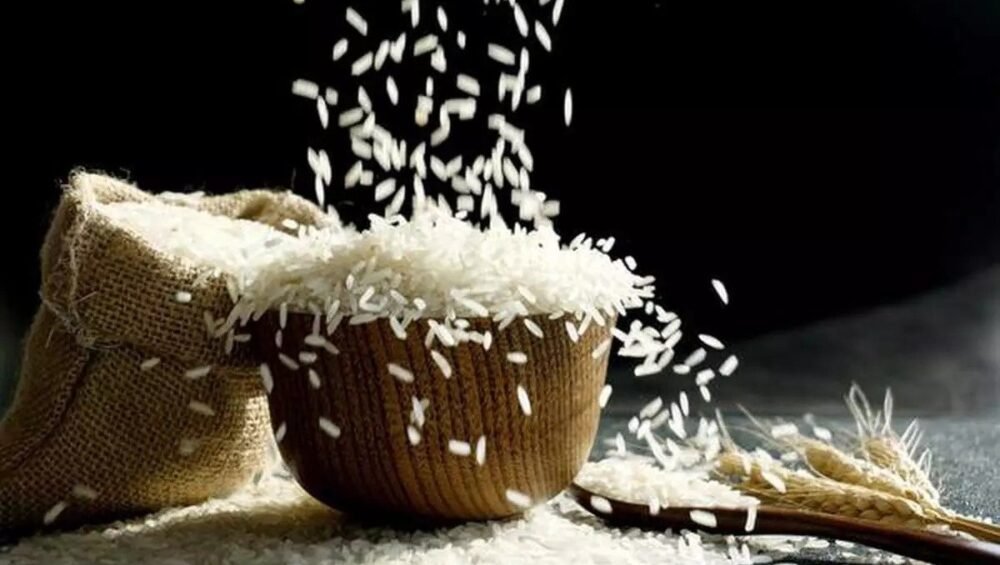 BLinkRice-in-a-wooden-bowl_11zon